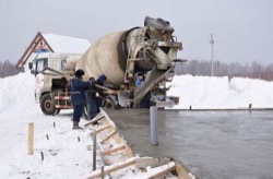 Бетон при минусовой температуре следует заливать осторожно